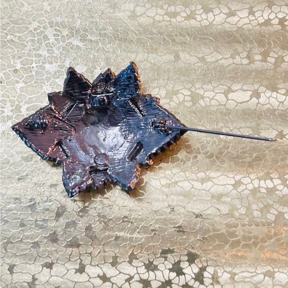 Vintage silverplated Pave set rhinestone dimensional Leaf brooch NWT.nice!! - Picture 6 of 8